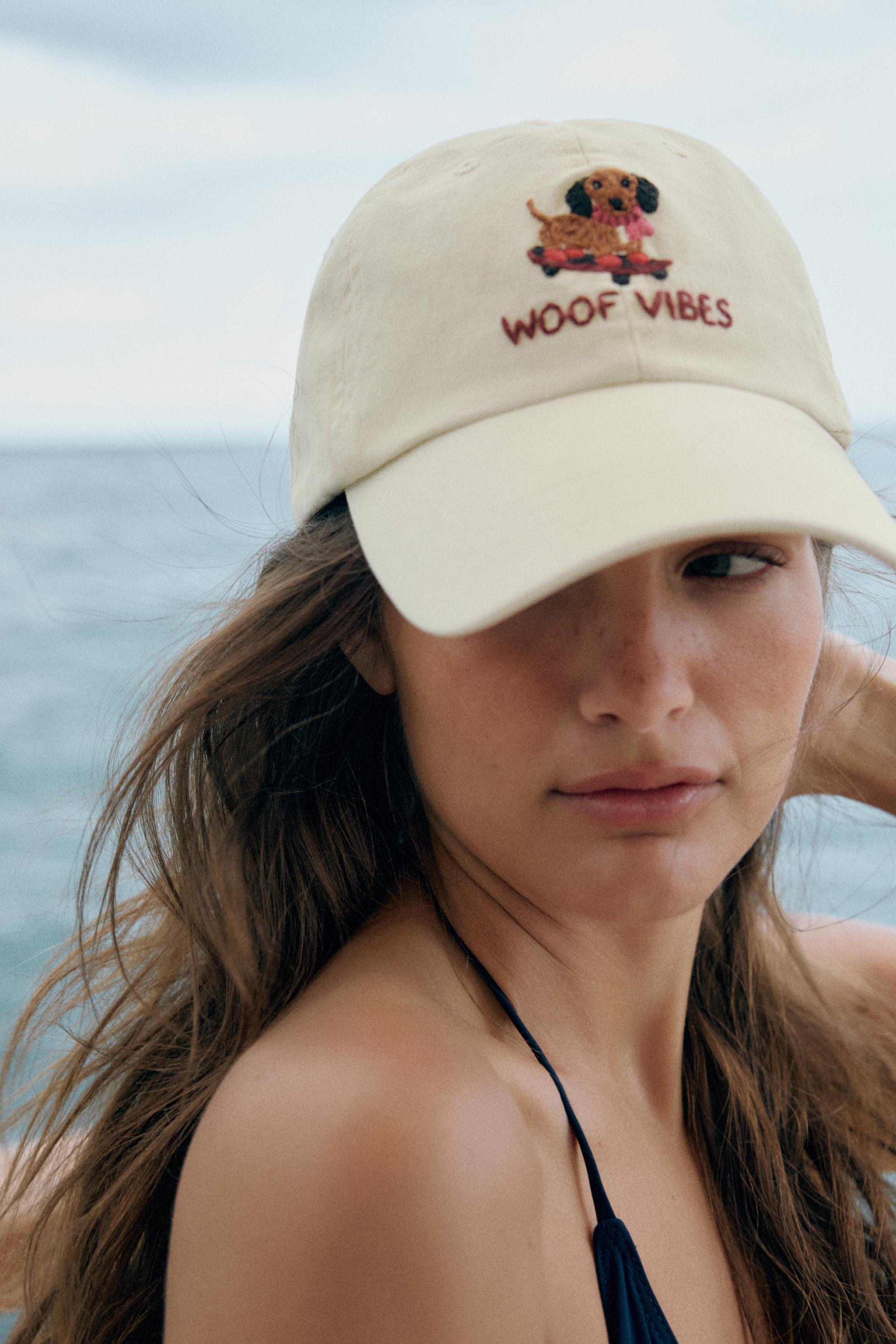EMBROIDERED DOG TWILL CAP